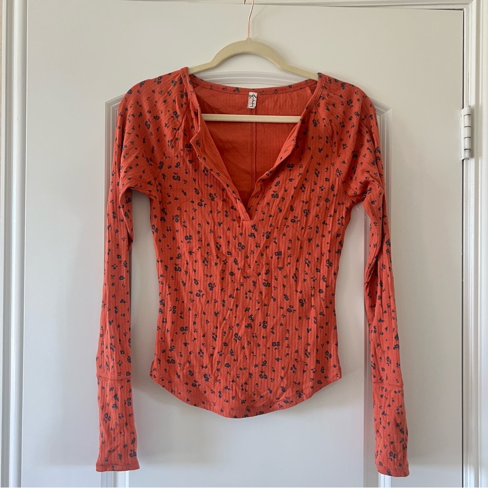 FREE PEOPLE Fitted Orange Long Sleeve with Black Floral Design